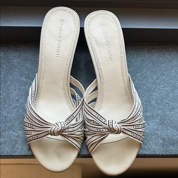 Tory Burch Ribbon Heel Sandel - Picture 5 of 7